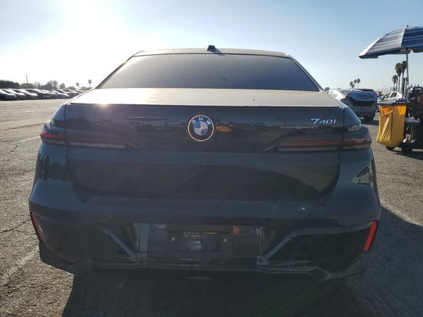 2025 BMW 740
