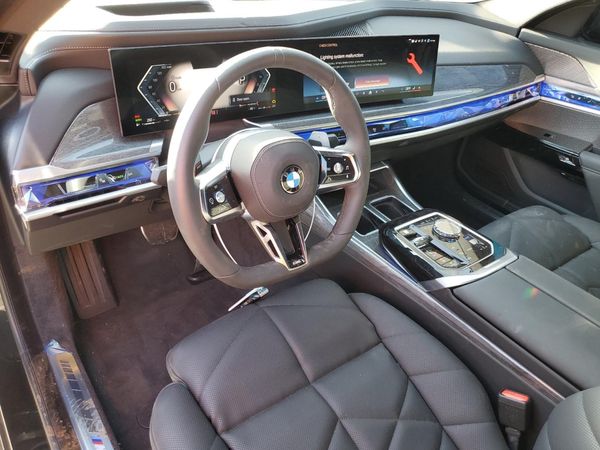 2025 BMW 740