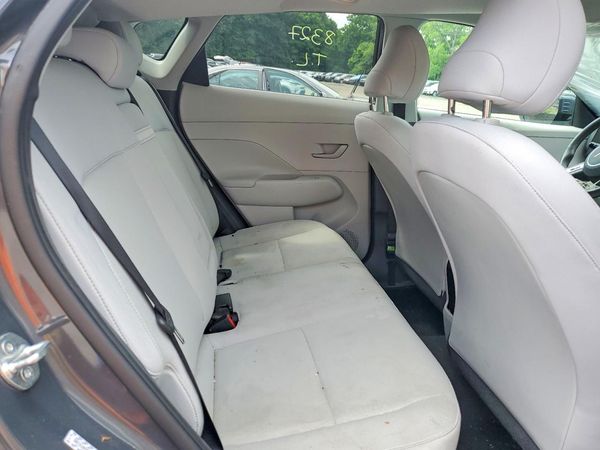2024 HYUNDAI KONA SE