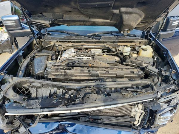 2022 CHEVROLET SILVERADO High Country — Engine bay