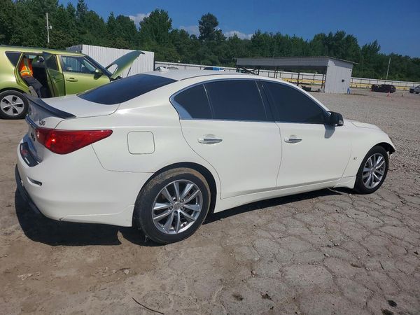 2015 INFINITI Q50