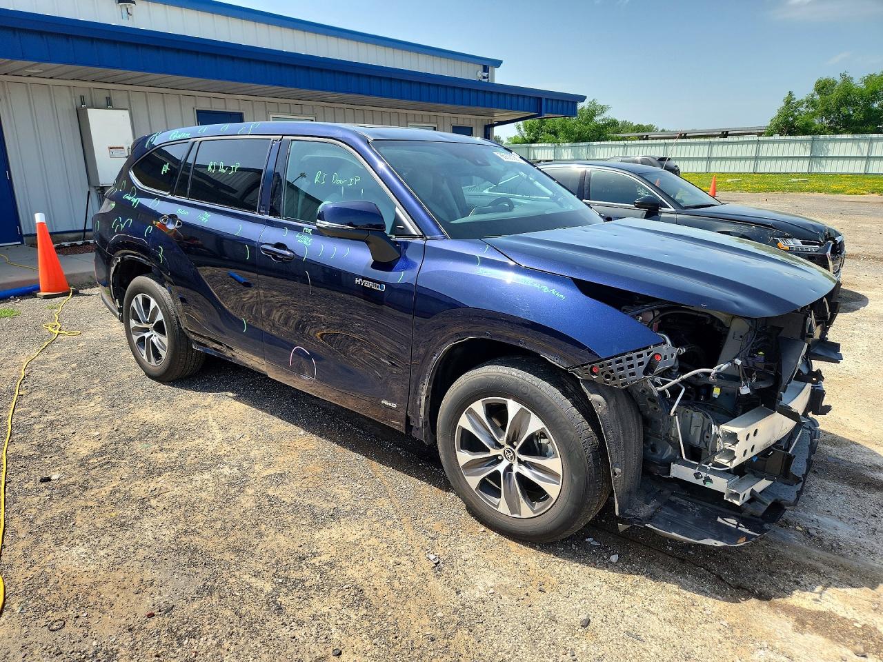 2021 TOYOTA HIGHLANDER XLE