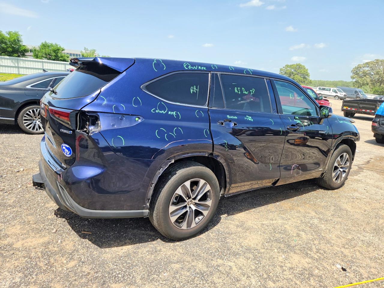 2021 TOYOTA HIGHLANDER XLE