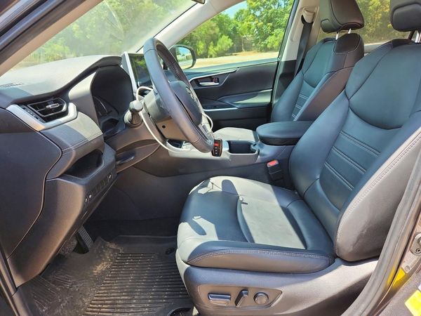 2023 TOYOTA RAV4 XLE Premium
