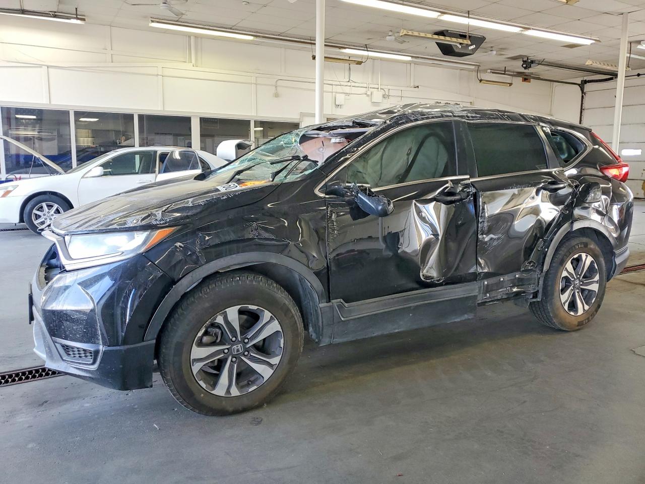 2017 HONDA CRV LX — Front 3/4