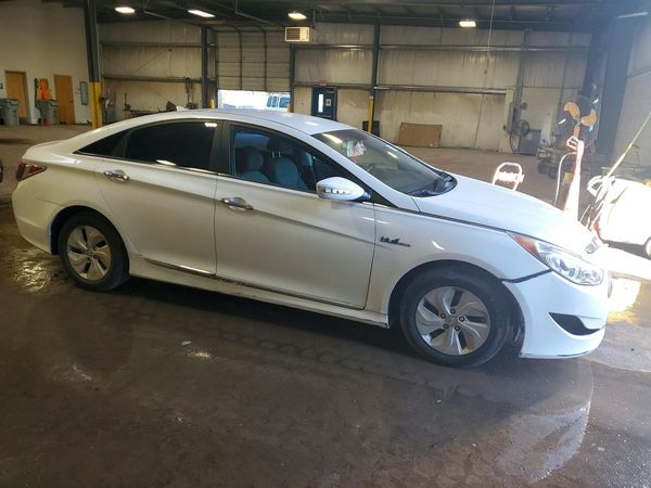 2014 HYUNDAI SONATA Hybrid/ Hybrid Limited — Passenger 3/4