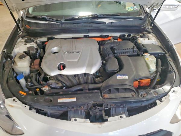 2014 HYUNDAI SONATA Hybrid/ Hybrid Limited — Engine bay