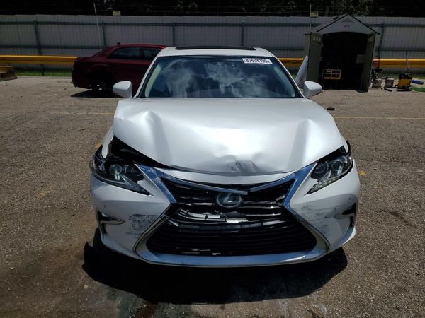 2017 LEXUS ES