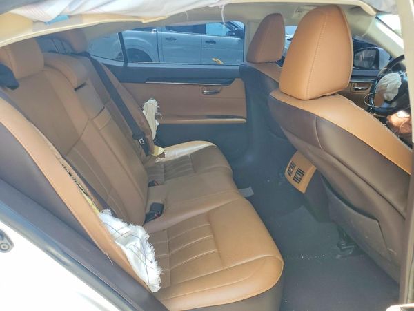 2017 LEXUS ES