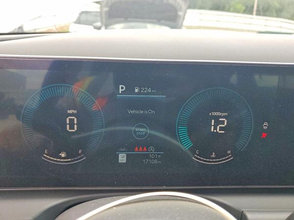 2025 HYUNDAI TUCSON SE