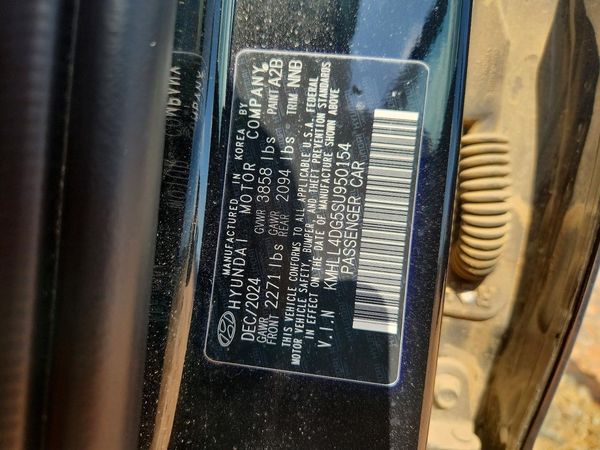 2025 HYUNDAI ELANTRA SE