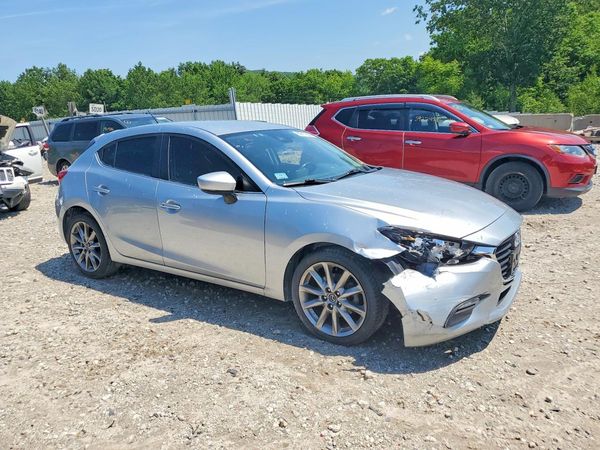 2018 MAZDA 3 Touring