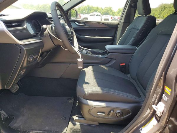 2025 JEEP GRAND CHEROKEE Laredo, Altitude