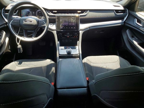 2025 JEEP GRAND CHEROKEE Laredo, Altitude