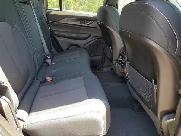 2025 JEEP GRAND CHEROKEE Laredo, Altitude