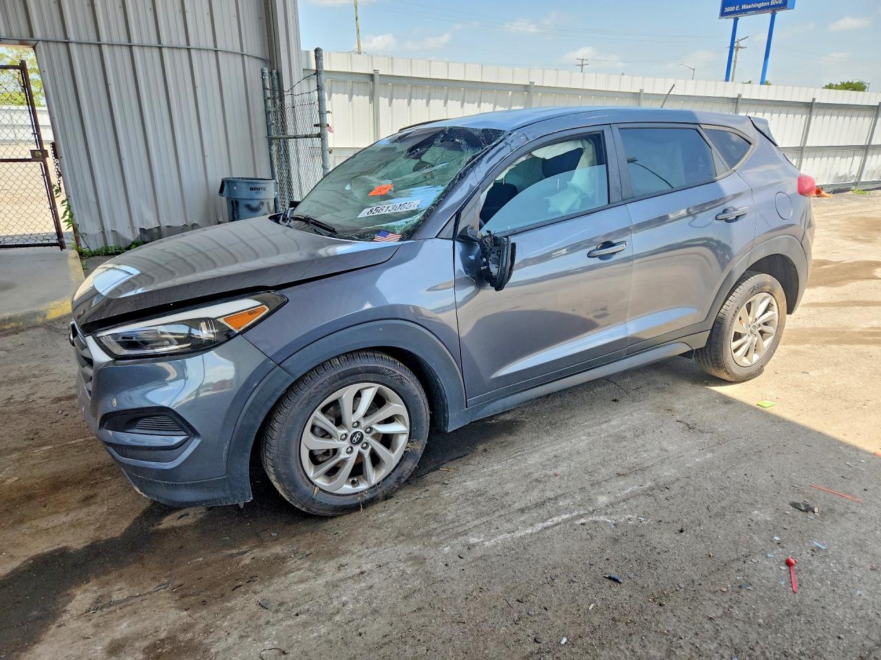 2017 HYUNDAI TUCSON SE (no options)