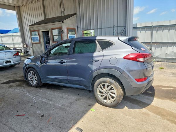 2017 HYUNDAI TUCSON SE (no options)