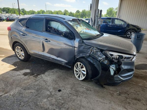 2017 HYUNDAI TUCSON SE (no options)