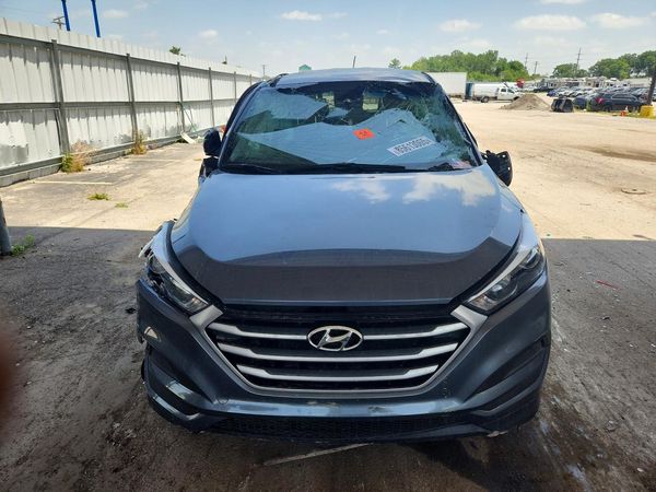 2017 HYUNDAI TUCSON SE (no options)