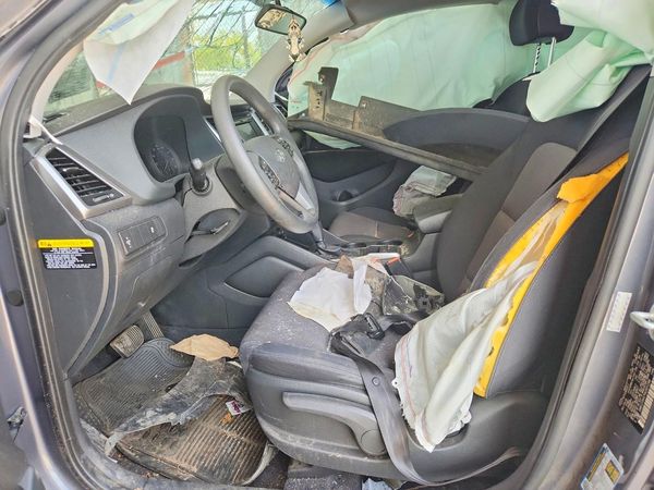 2017 HYUNDAI TUCSON SE (no options)