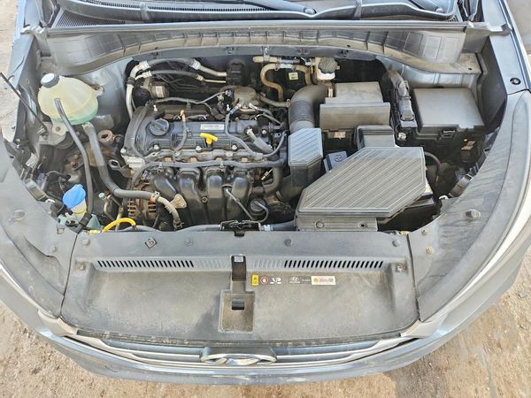 2017 HYUNDAI TUCSON SE (no options)