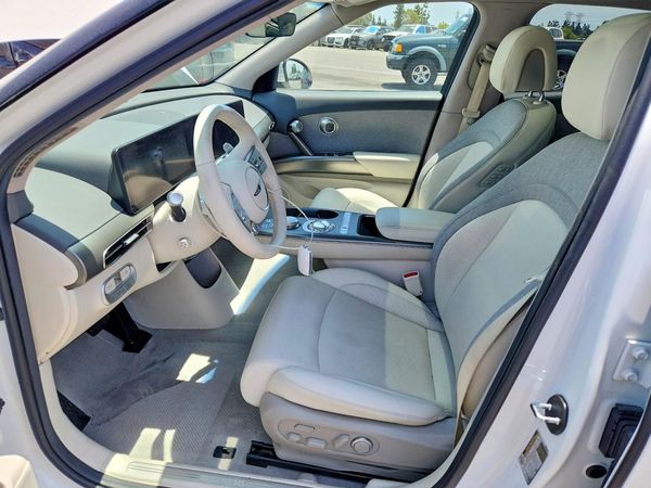 2025 GENESIS GV60 Standard (RWD)