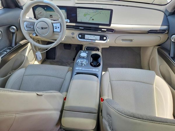 2025 GENESIS GV60 Standard (RWD)