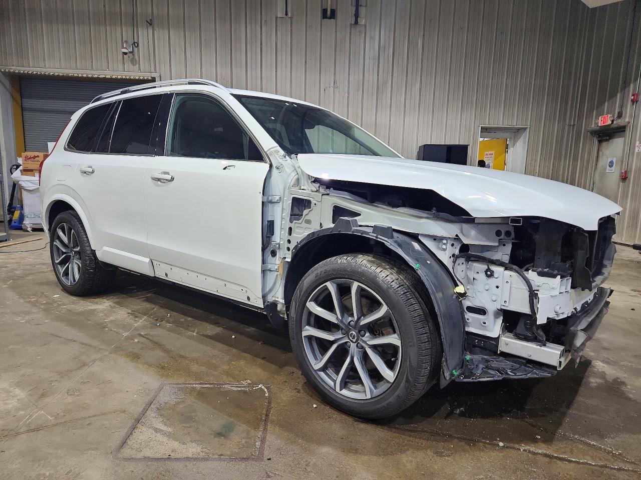 2018 VOLVO XC90 Momentum