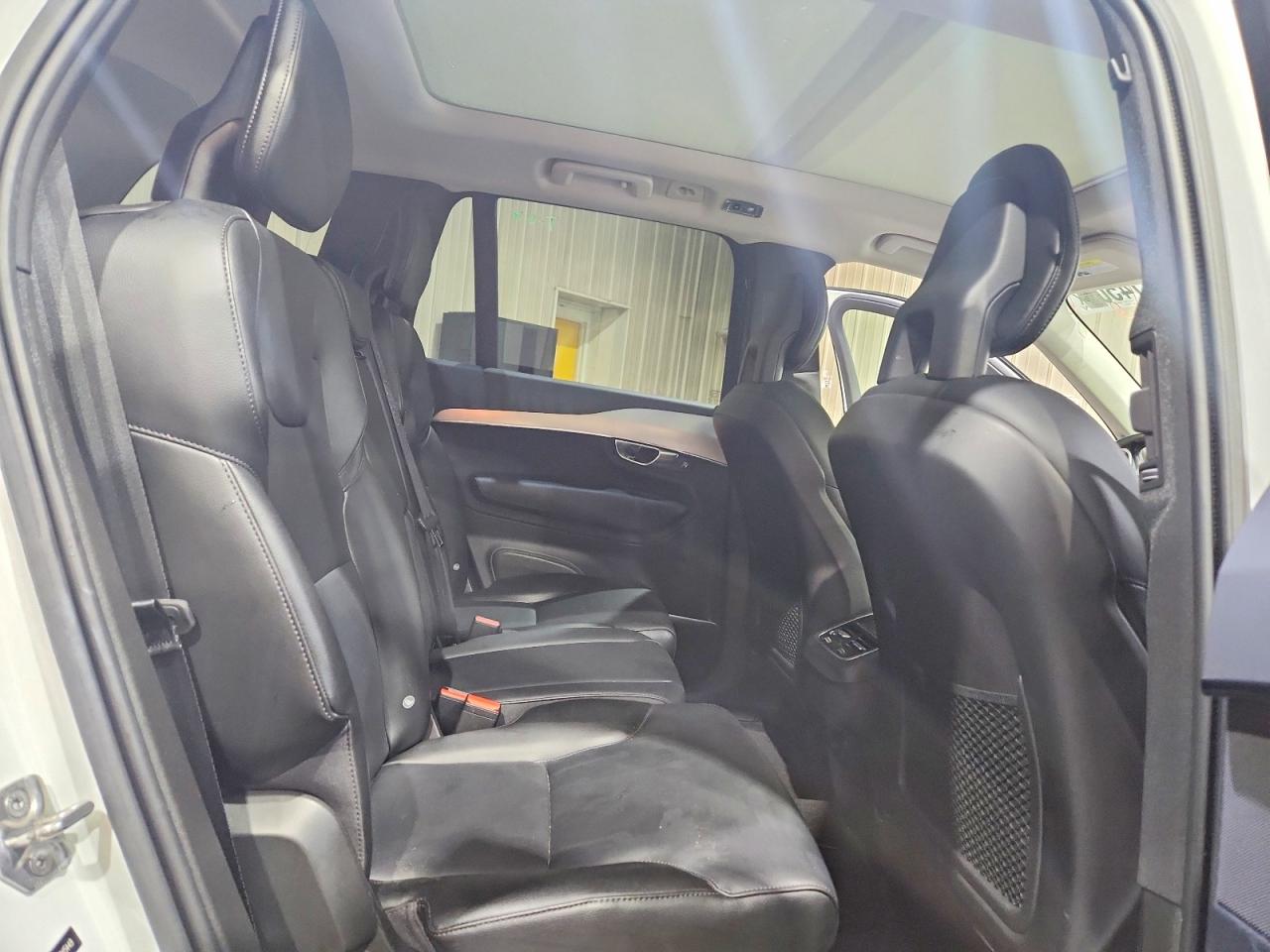2018 VOLVO XC90 Momentum