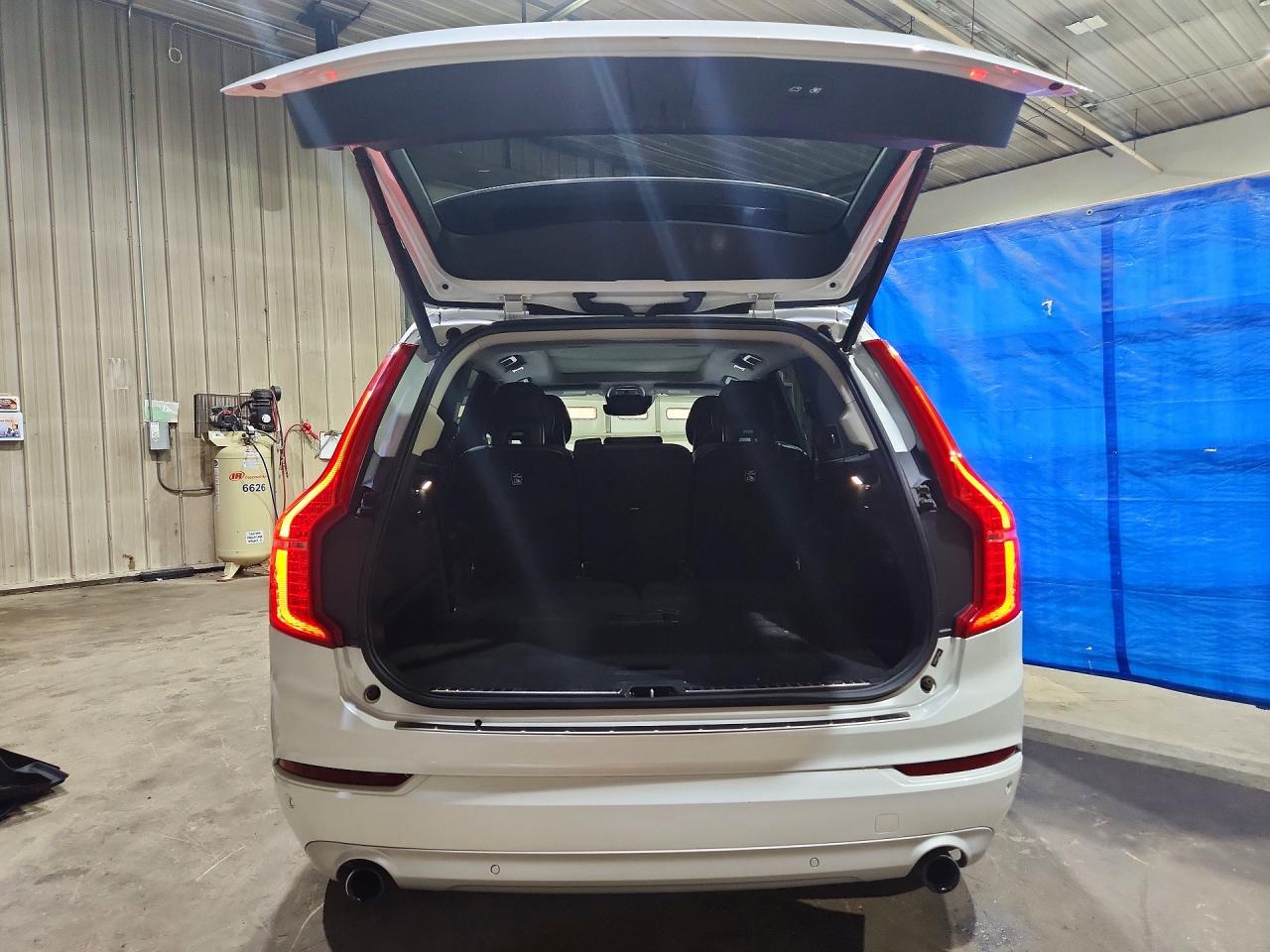 2018 VOLVO XC90 Momentum