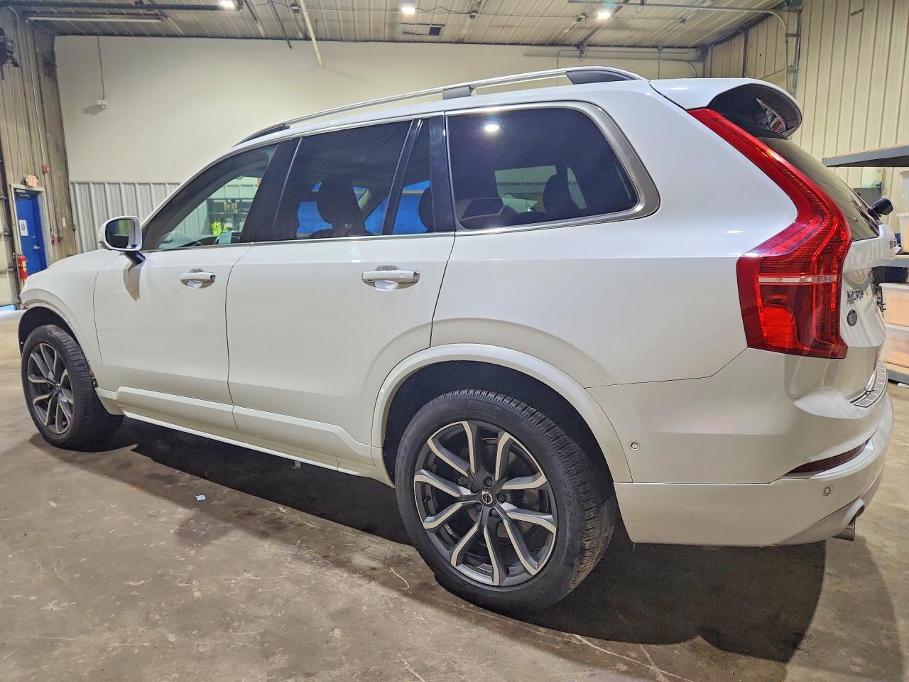 2018 VOLVO XC90 Momentum
