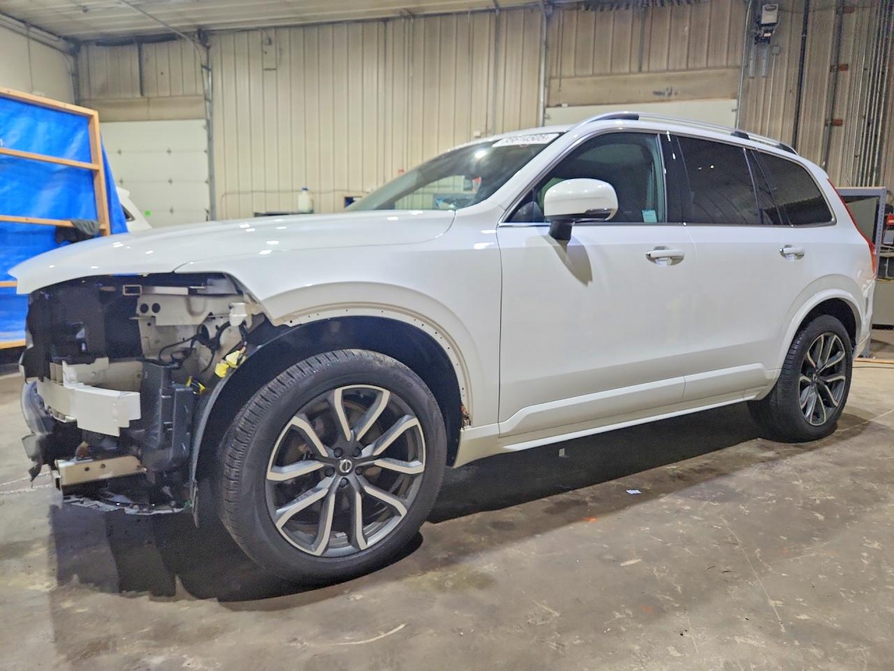 2018 VOLVO XC90 Momentum