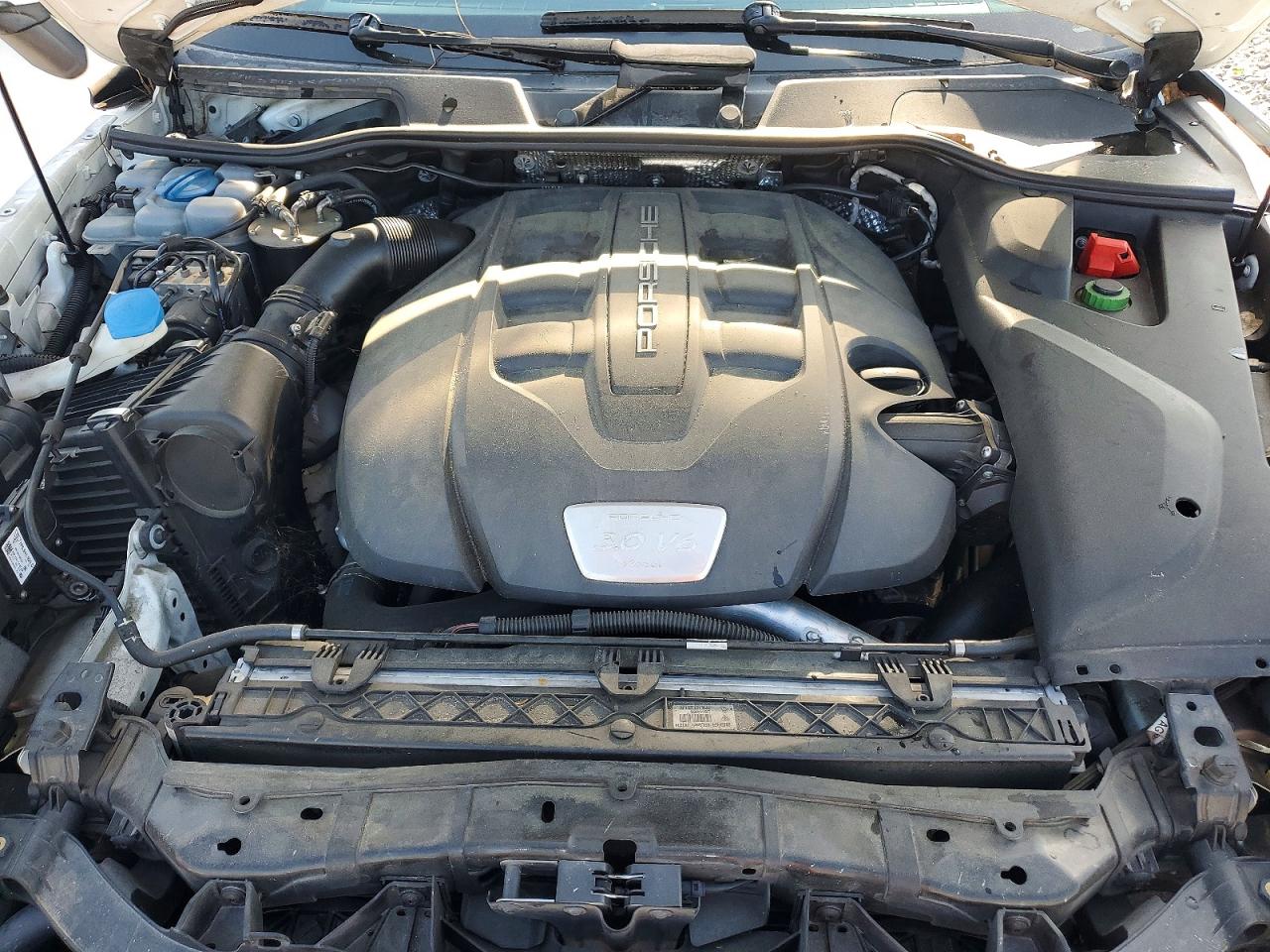 2015 PORSCHE CAYENNE
