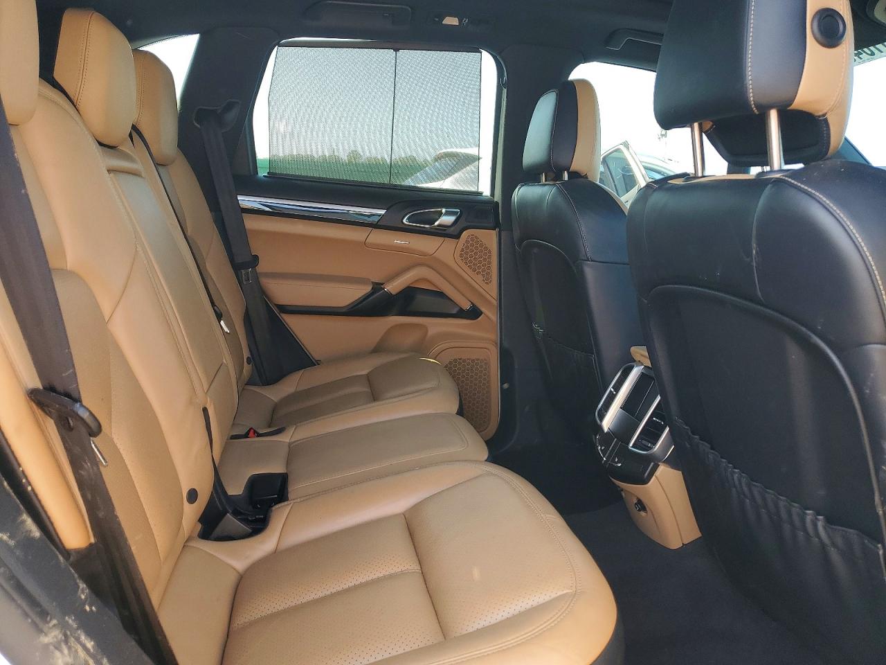 2015 PORSCHE CAYENNE