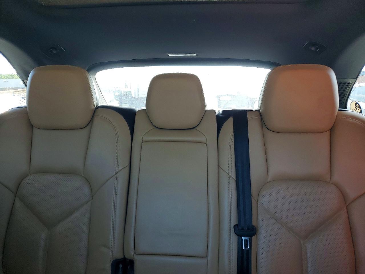 2015 PORSCHE CAYENNE