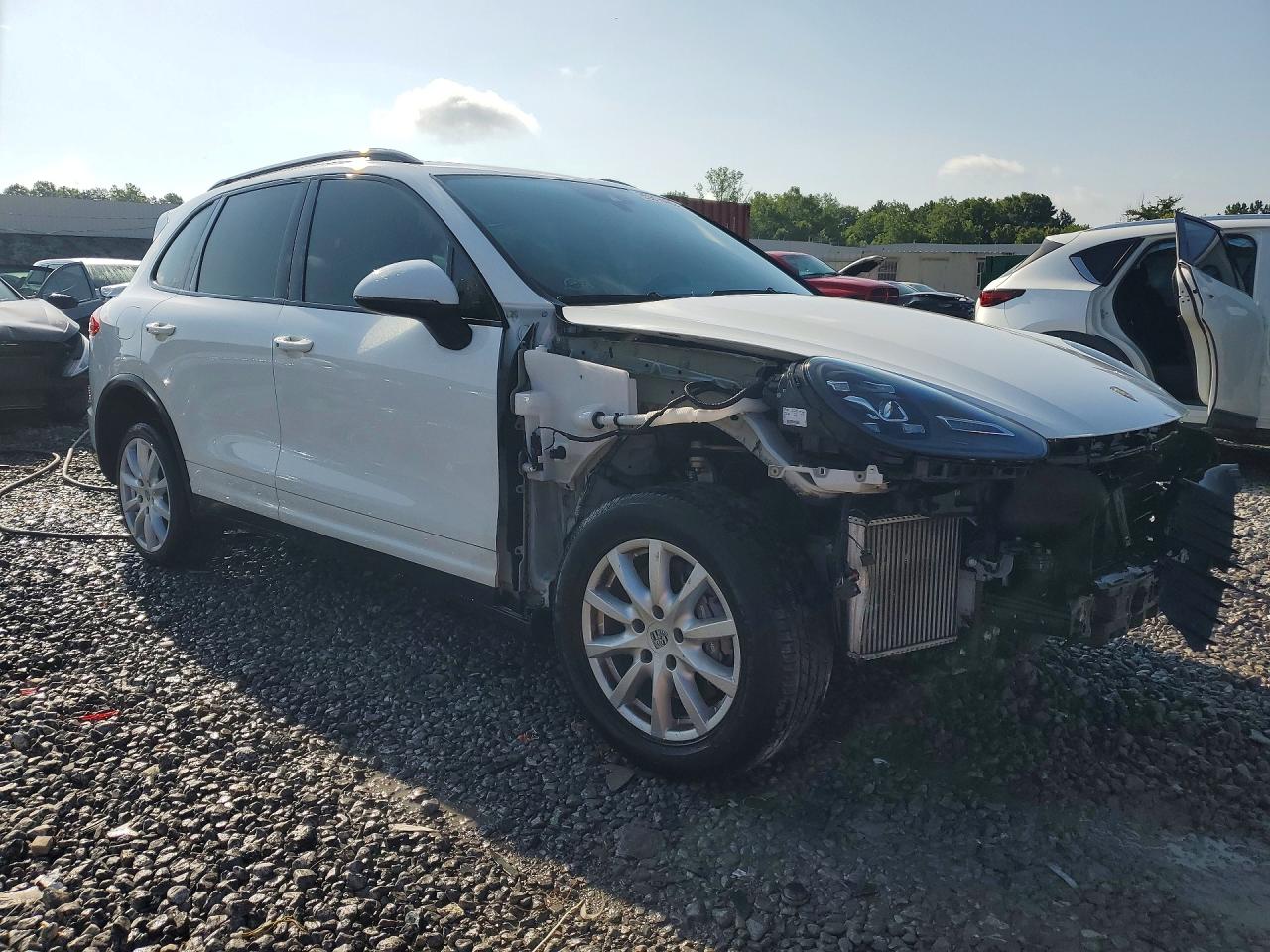 2015 PORSCHE CAYENNE