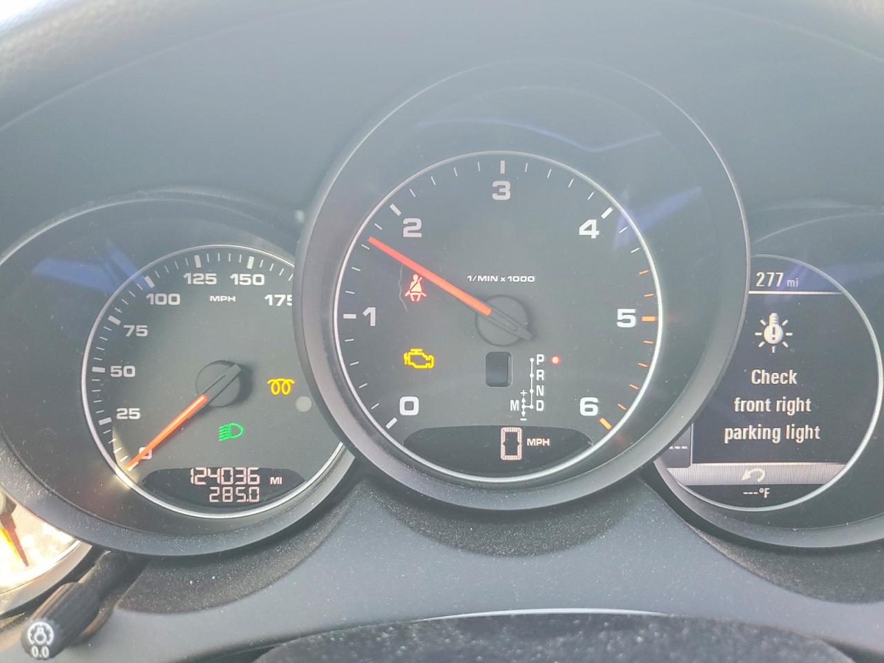 2015 PORSCHE CAYENNE