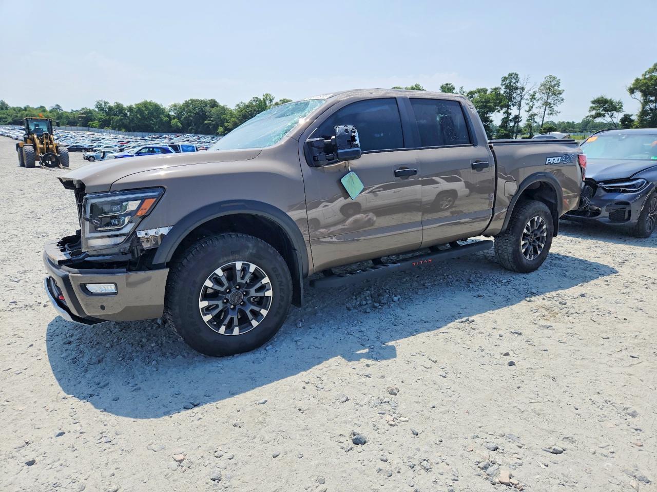 2024 NISSAN TITAN Crew Cab — Front 3/4