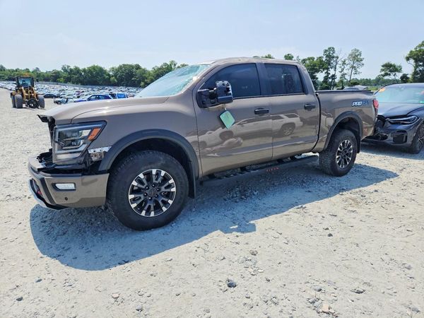 2024 NISSAN TITAN Crew Cab — Front 3/4
