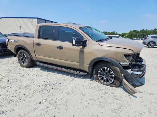 2024 NISSAN TITAN Crew Cab — Passenger 3/4