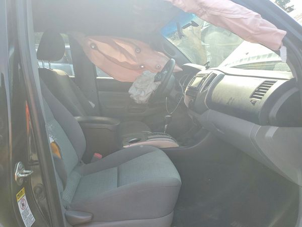 2015 TOYOTA TACOMA Delux Grade