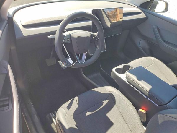 2026 TESLA MODEL Y