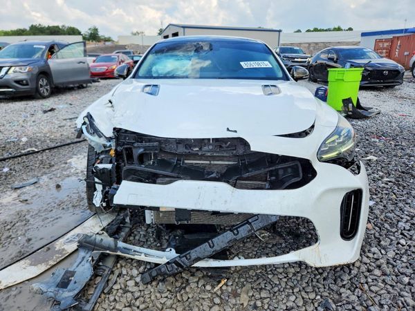 2022 KIA STINGER GT-Line