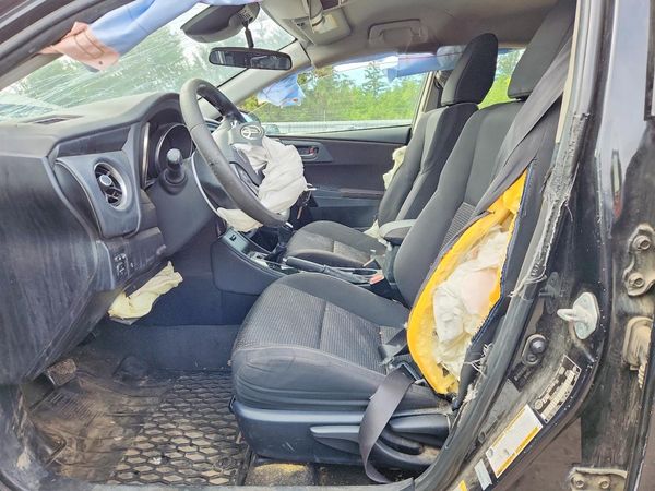 2017 TOYOTA COROLLA — DENT