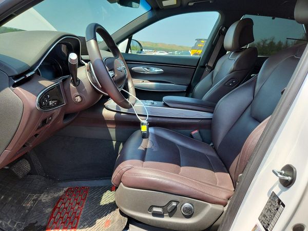2023 GENESIS GV70