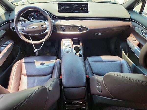 2023 GENESIS GV70