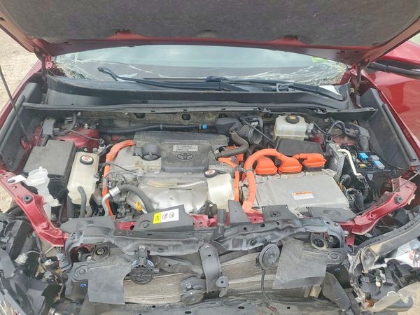 2018 TOYOTA RAV4 Ltd — Engine bay