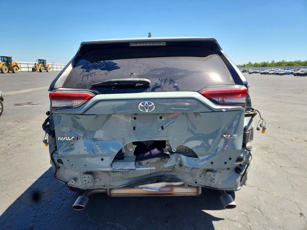 2021 TOYOTA RAV4 XLE