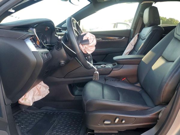 2024 CADILLAC XT5 Premium Luxury — DENT