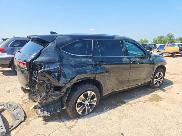 2021 TOYOTA HIGHLANDER XLE Nav